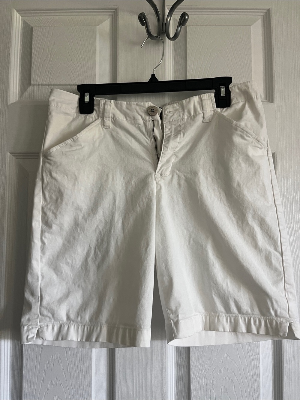 Lee women’s White Chino Bermuda